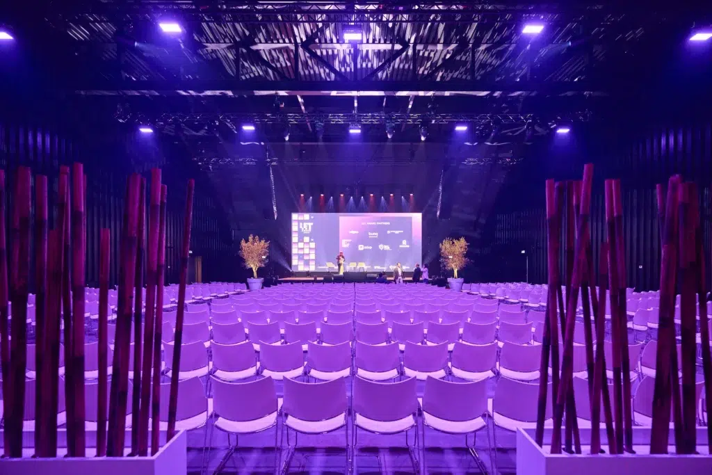 circa-zaal-met-stoelen